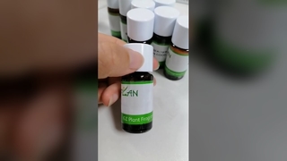 Modernes Rosenduftöl im Byredo-Stil